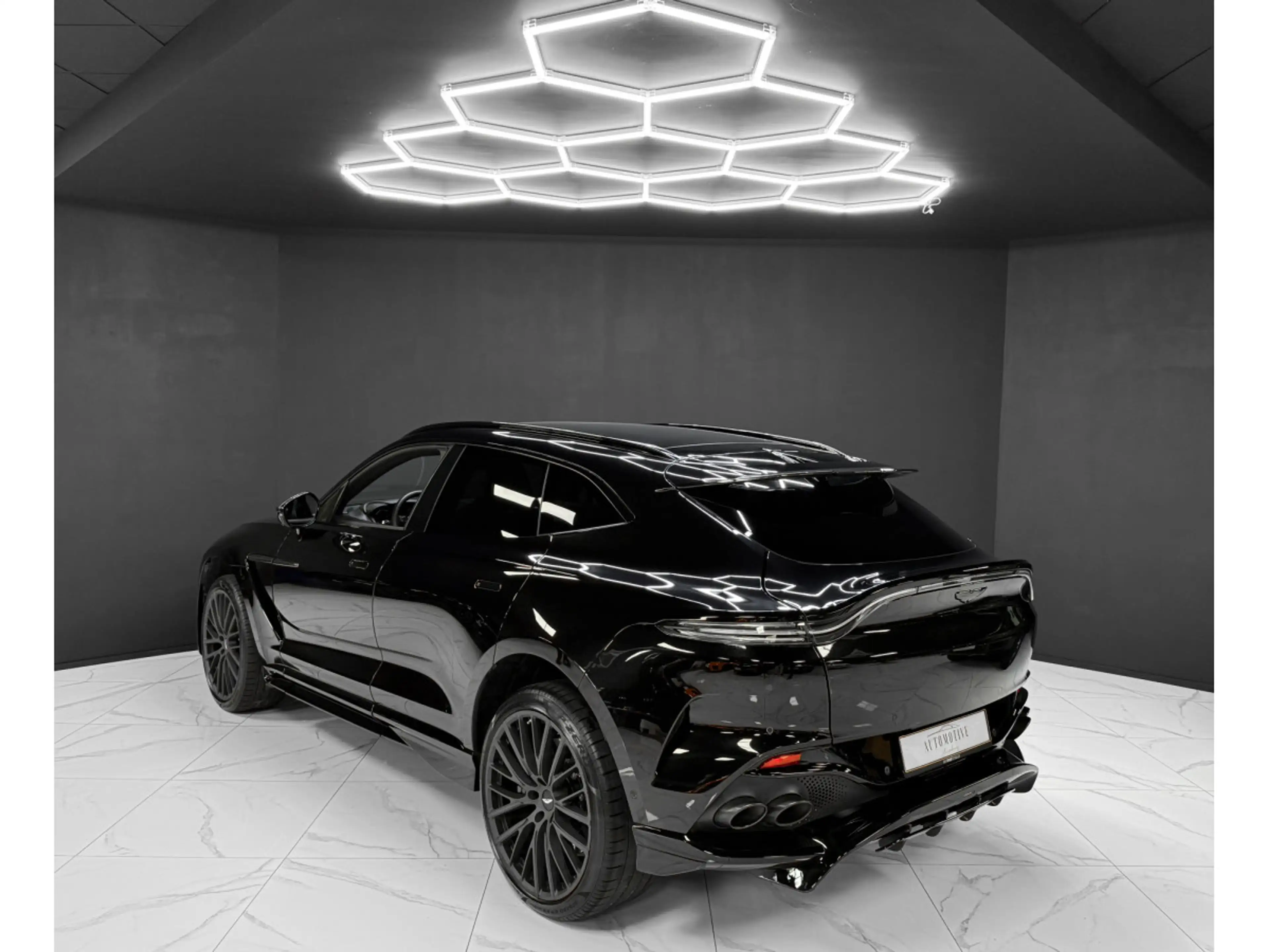Aston Martin DBX 707 — photo 3