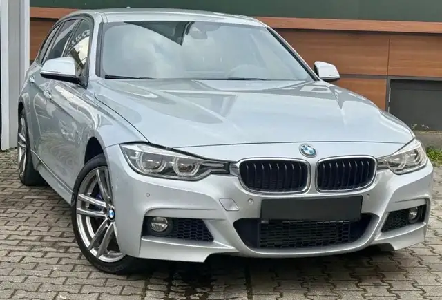BMW 335 F31 LCI Touring 335d Pack M Sieges et volant chauffant Suspension adaptative