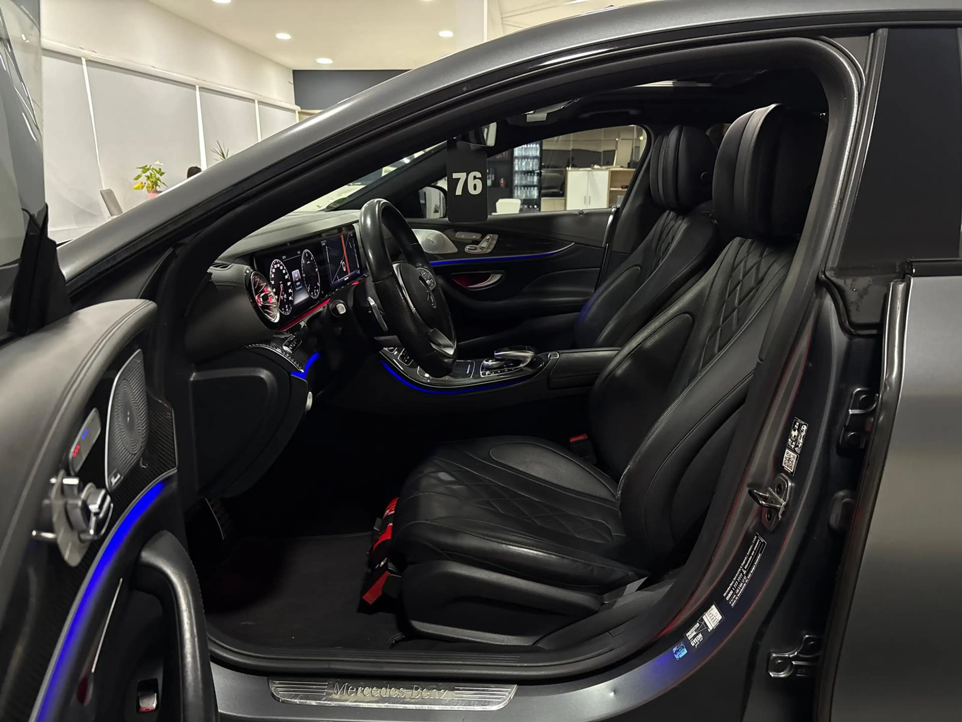 Mercedes-Benz CLS 400 d 4M AMG*HUD*MAGNO*DESIGNO*CARBON*VOLL* — photo 14