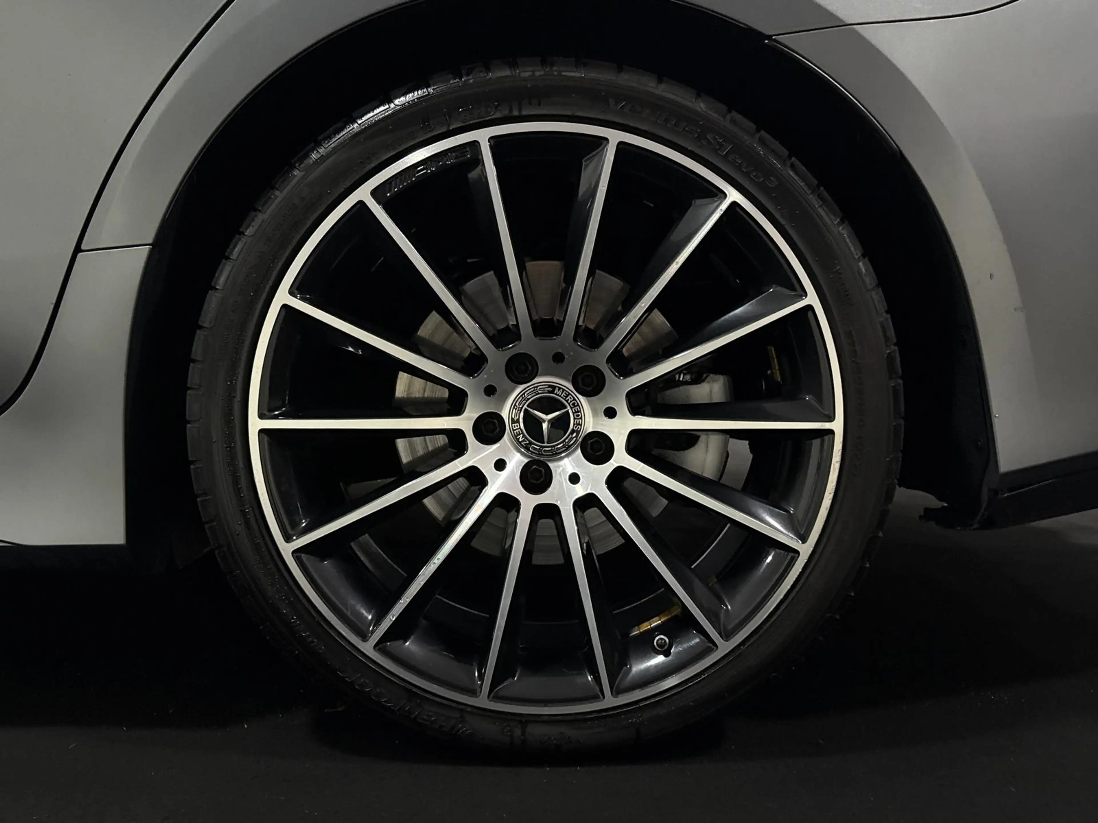 Mercedes-Benz CLS 400 d 4M AMG*HUD*MAGNO*DESIGNO*CARBON*VOLL* — photo 10