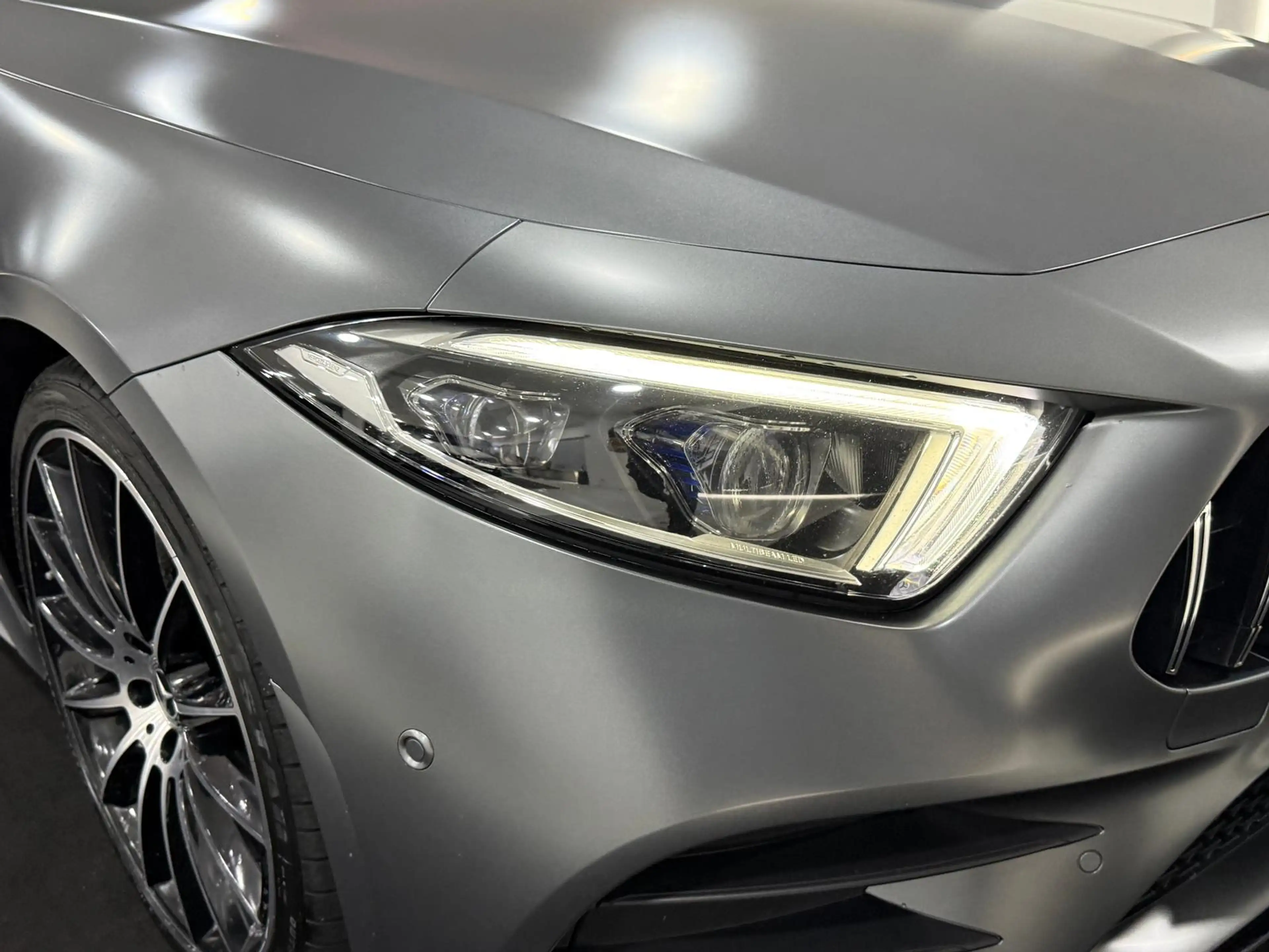 Mercedes-Benz CLS 400 d 4M AMG*HUD*MAGNO*DESIGNO*CARBON*VOLL* — photo 3