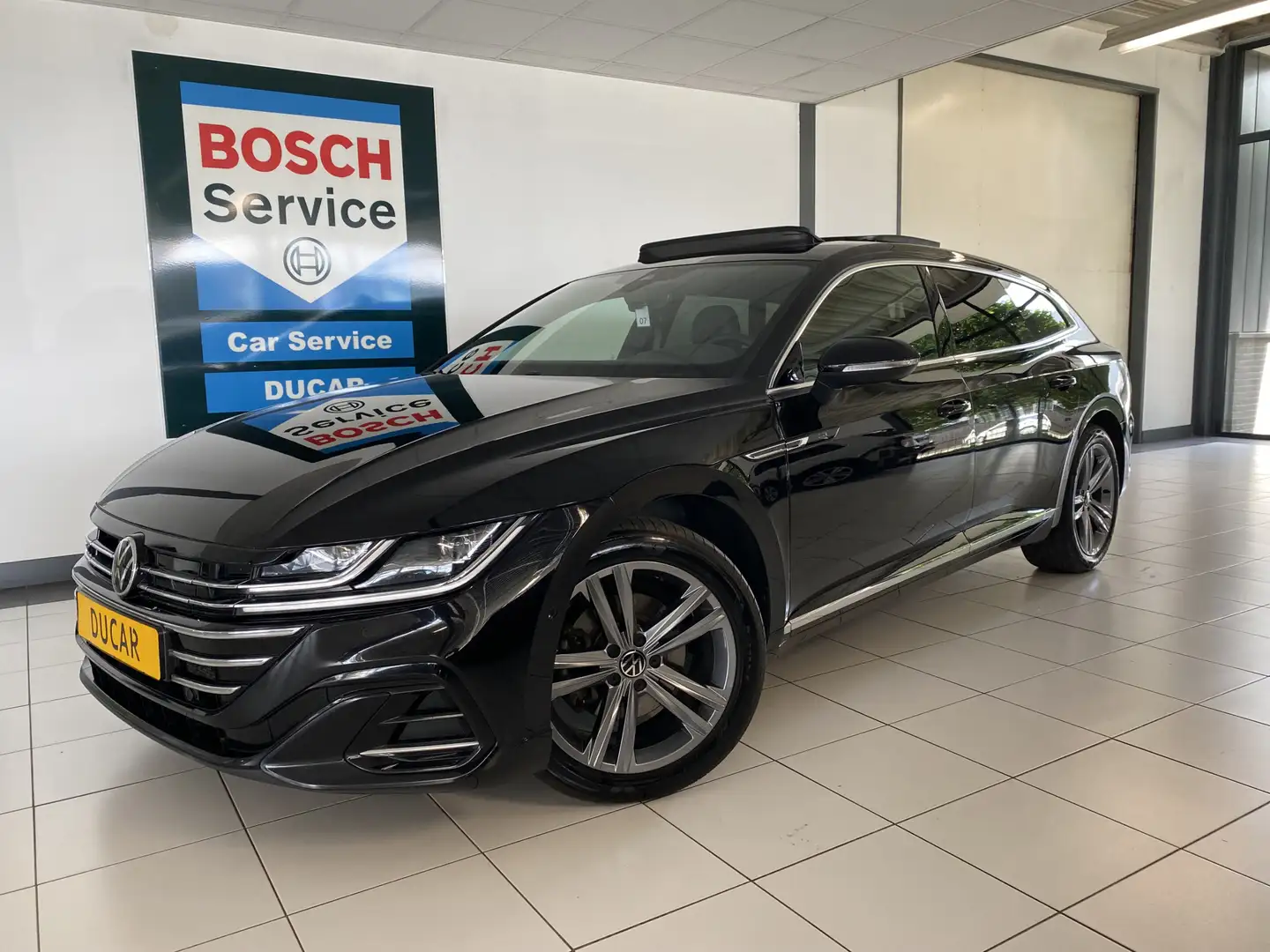 Volkswagen Arteon Shooting Brake 1.4 TSI eHybrid R-Line Business+ Pa Zwart - 1