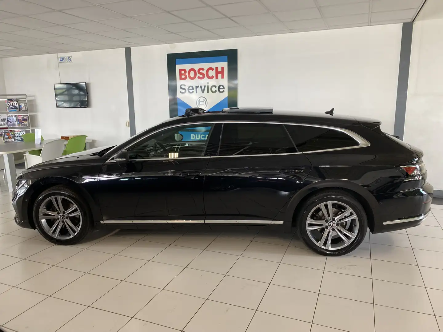 Volkswagen Arteon Shooting Brake 1.4 TSI eHybrid R-Line Business+ Pa Zwart - 2