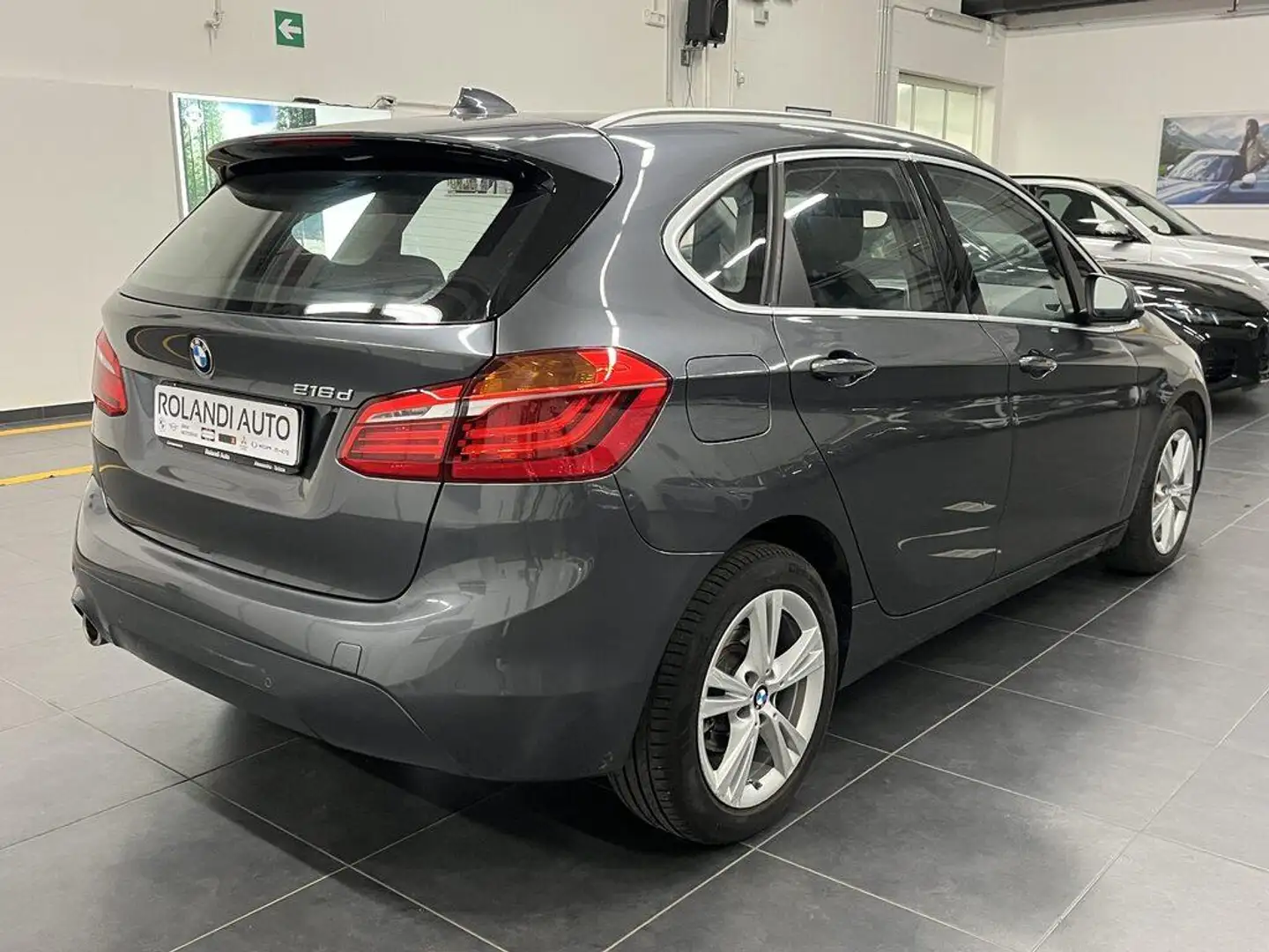 BMW 216 d Active Tourer Business auto Gris - 2