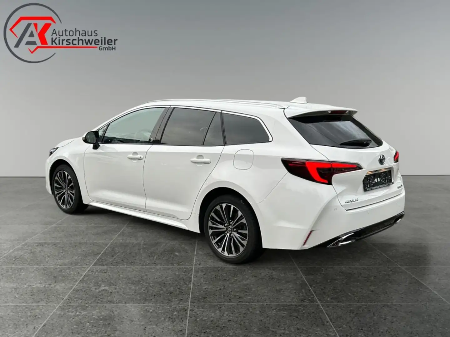 Toyota Corolla 2.0 Hybrid Touring Sports Team D inkl. Technik-P Biały - 2