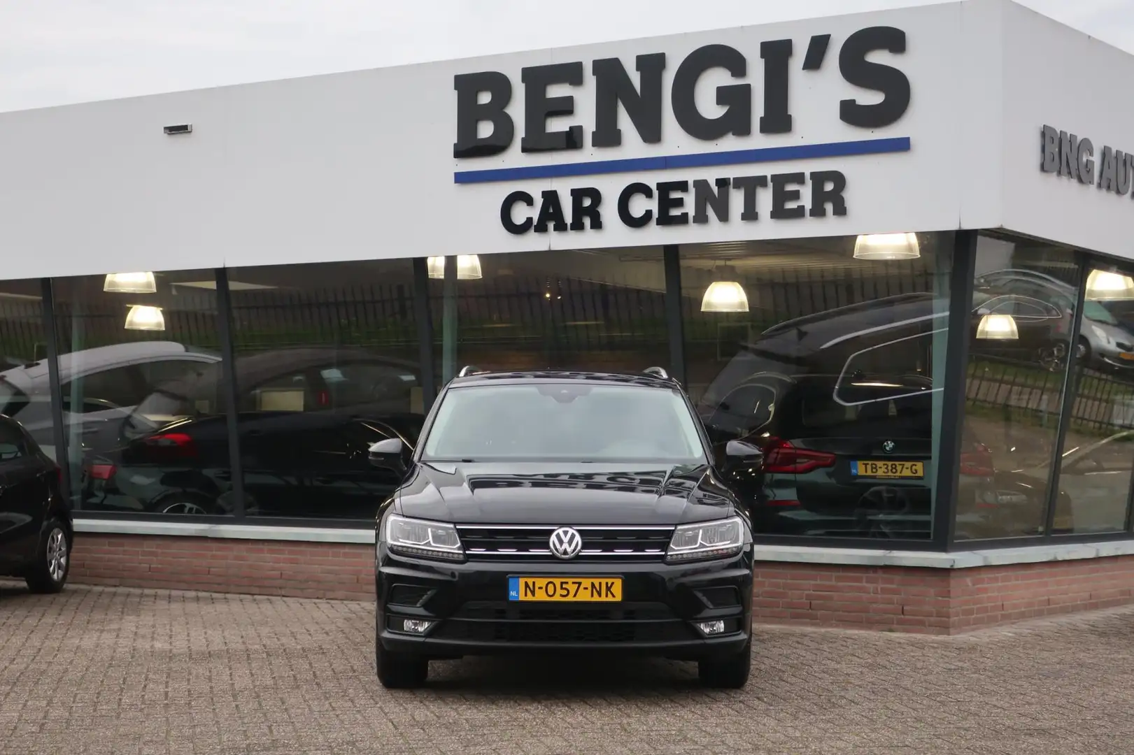 Volkswagen Tiguan 1.4 TSI Comfortline Buss. 2e EIG_VOL-LED_ADAP-CRUI Schwarz - 2