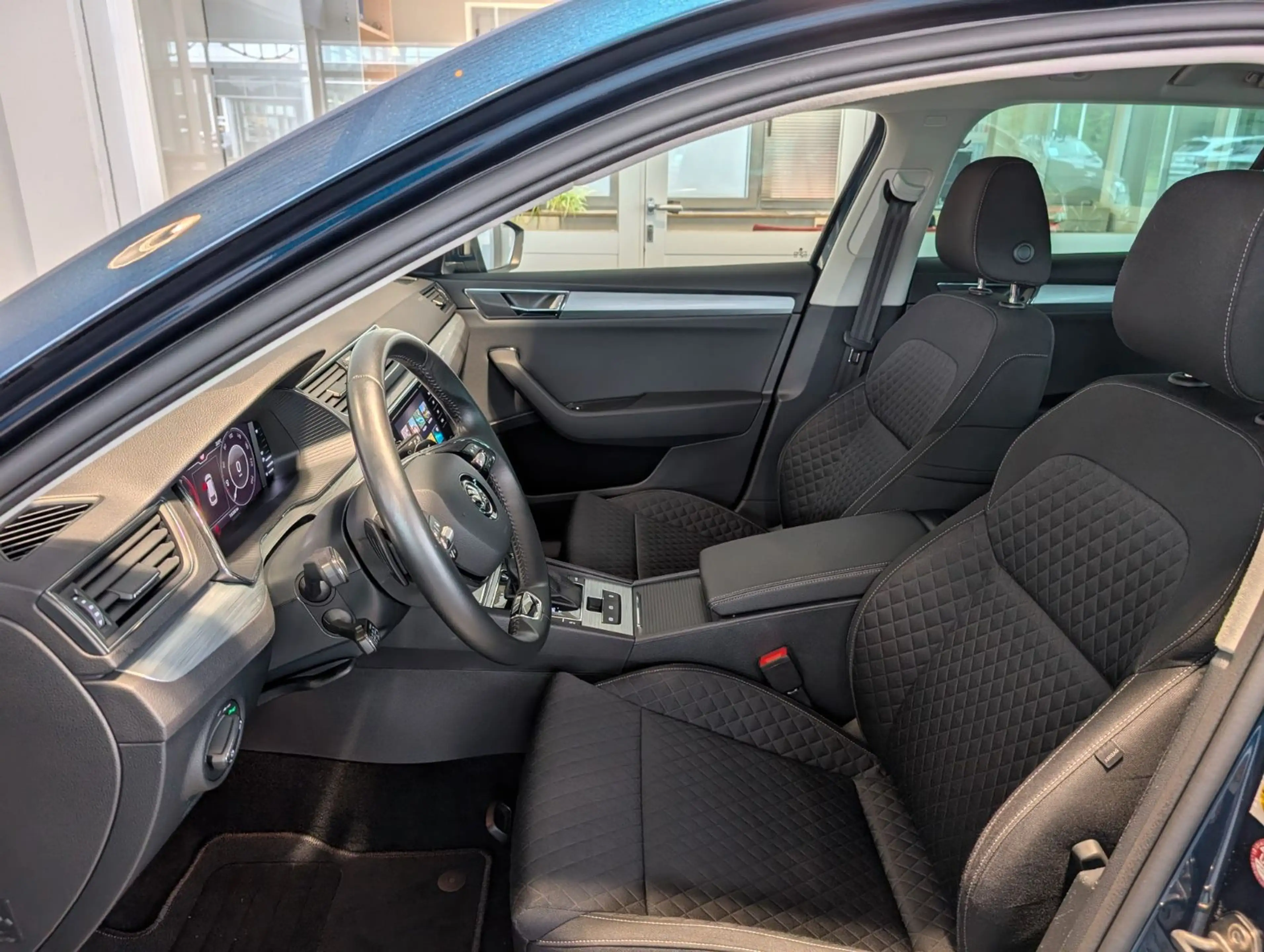 Skoda Superb 2.0TDI DSG*Amundsen*AHK*ACC*Virtual*Sitzh — photo 7