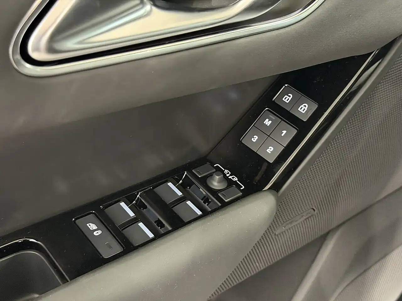 Land Rover Range Rover Velar 2026 — фото 11