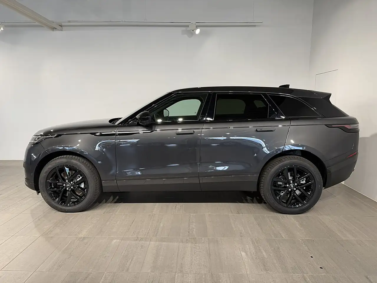 Land Rover Range Rover Velar 2026