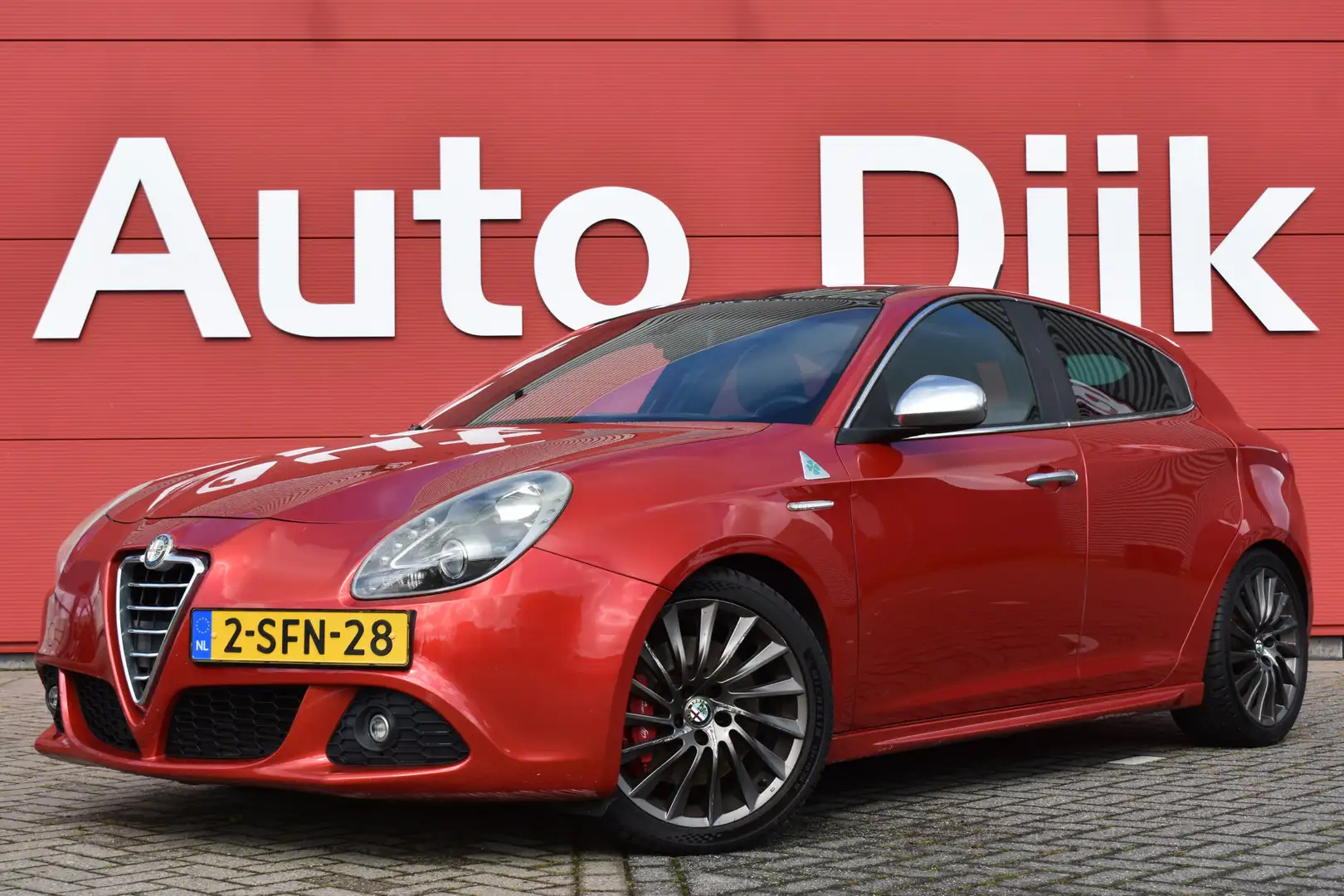 Alfa Romeo Giulietta 1.4 T Business Executive Automaat | Leder | Pano | Rot - 1