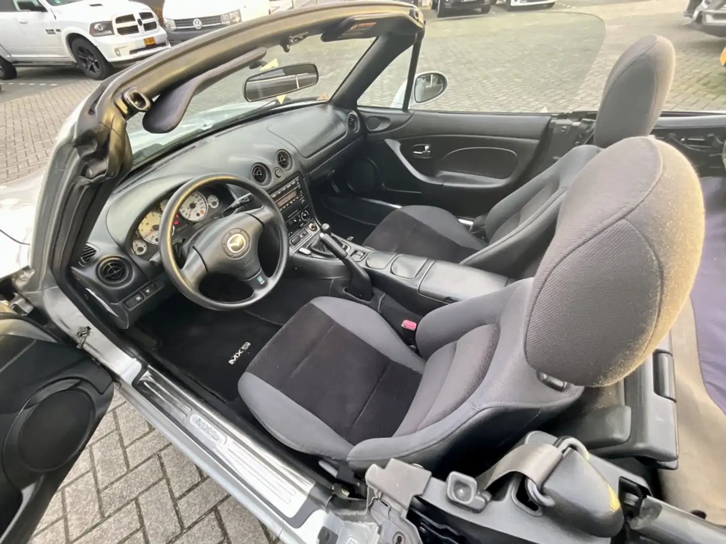 Mazda MX-5 1.6i Exclusive in Zeer Goede Staat! Grijs - 2