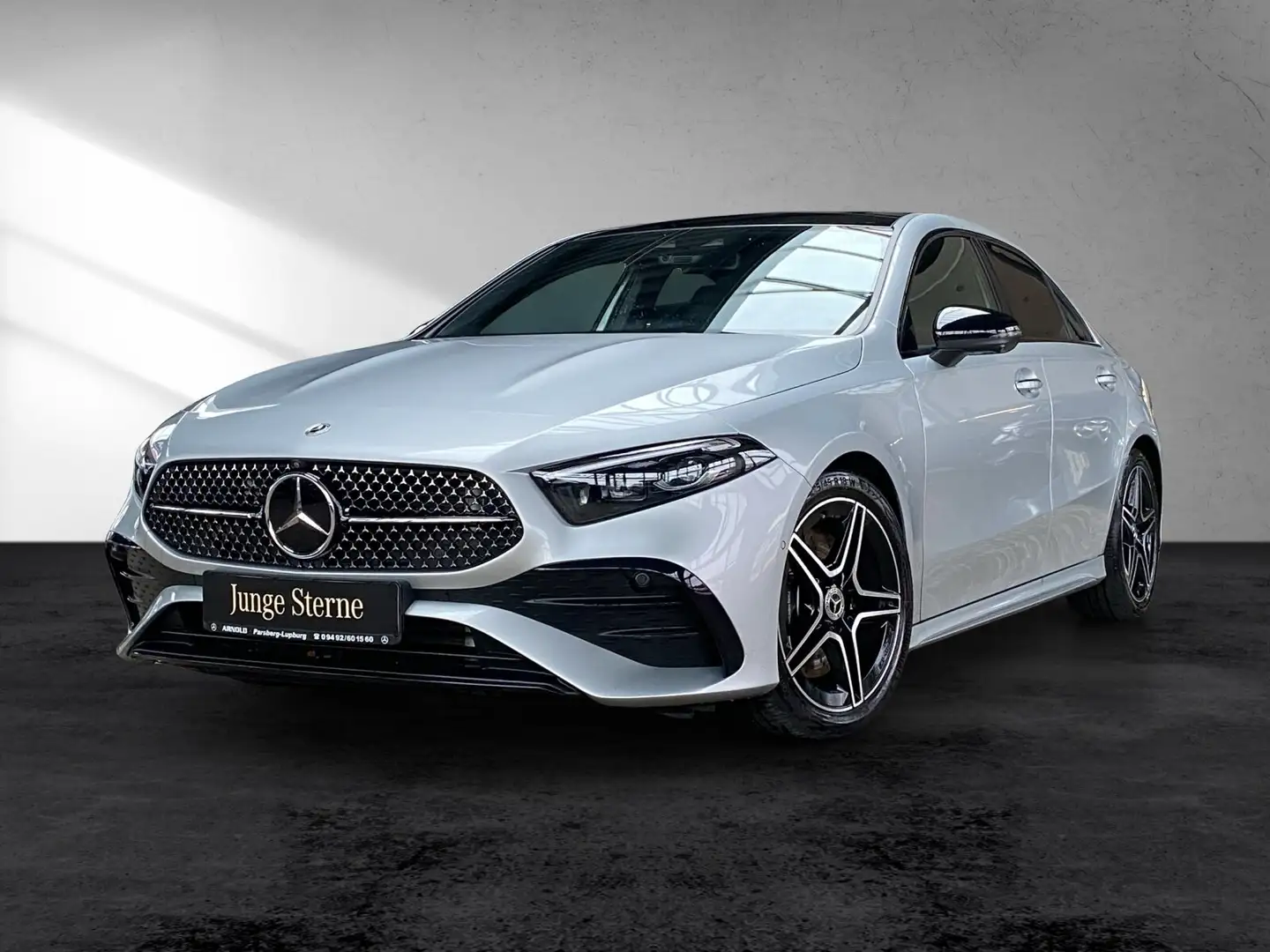 Mercedes-Benz A 250 A 250 4M Limousine AMG L Pano HUD Distr 360° AHK Silber - 2
