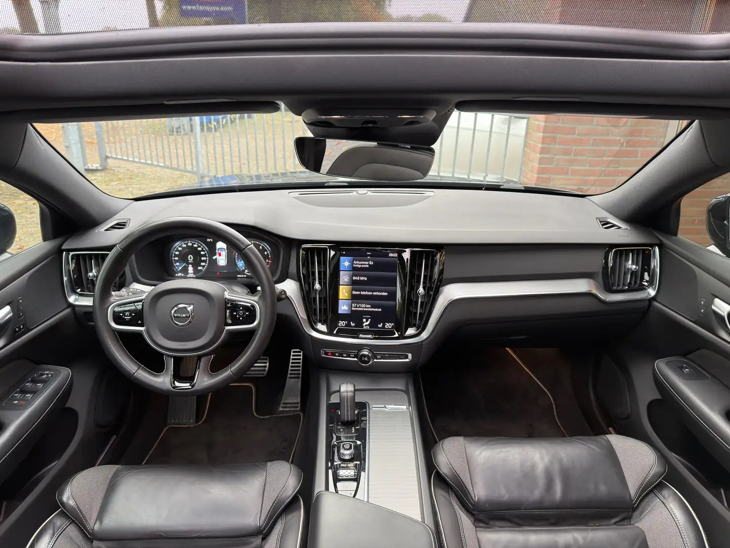 Volvo V60 2.0 B4 R-Design Gris - 2