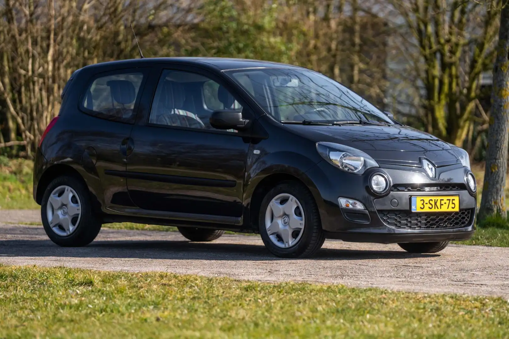 Renault Twingo 1.2 16V Parisienne 61.100 km +NAP NL-auto Zwart - 2