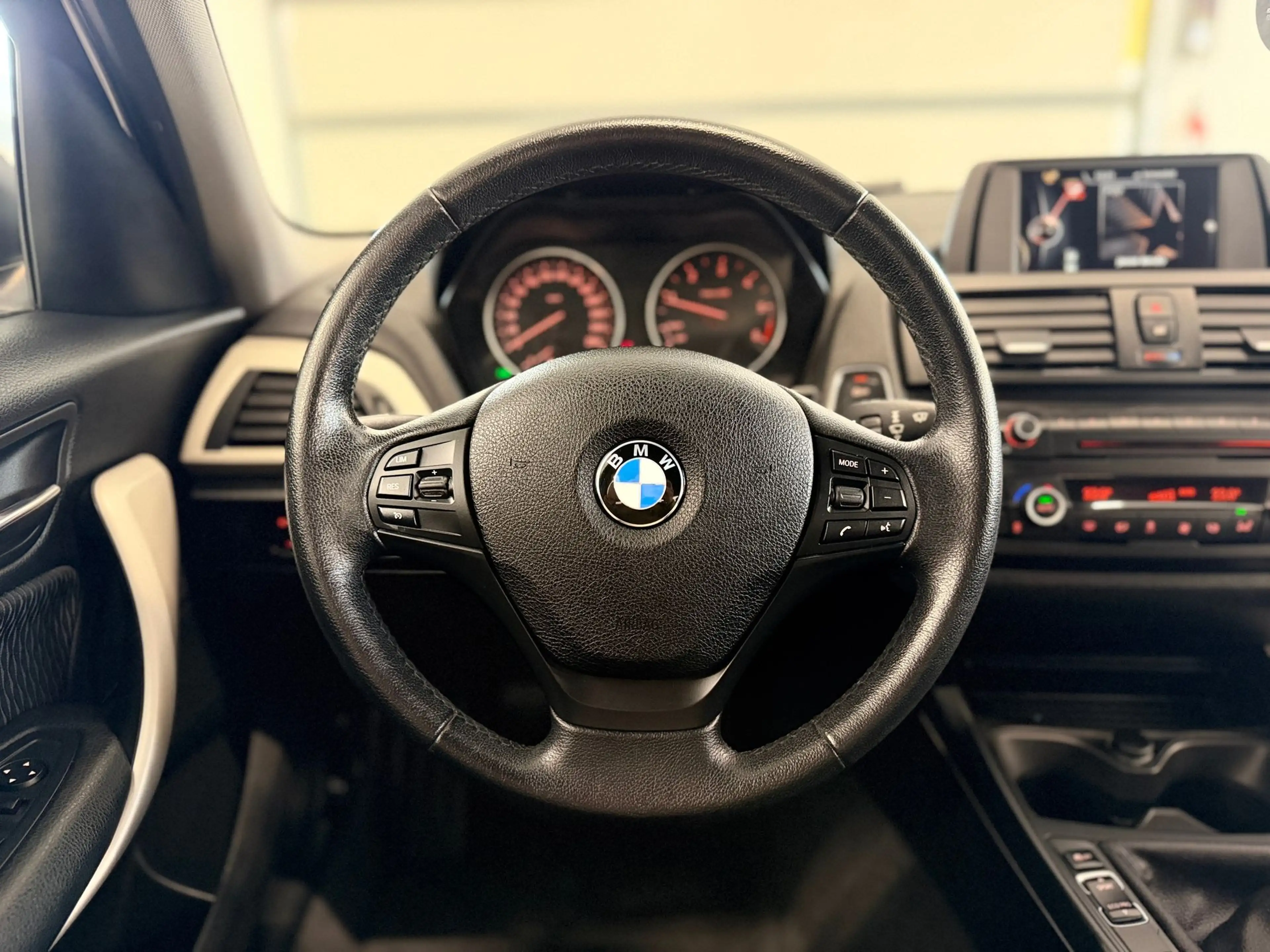 BMW 120 xDrive — photo 12