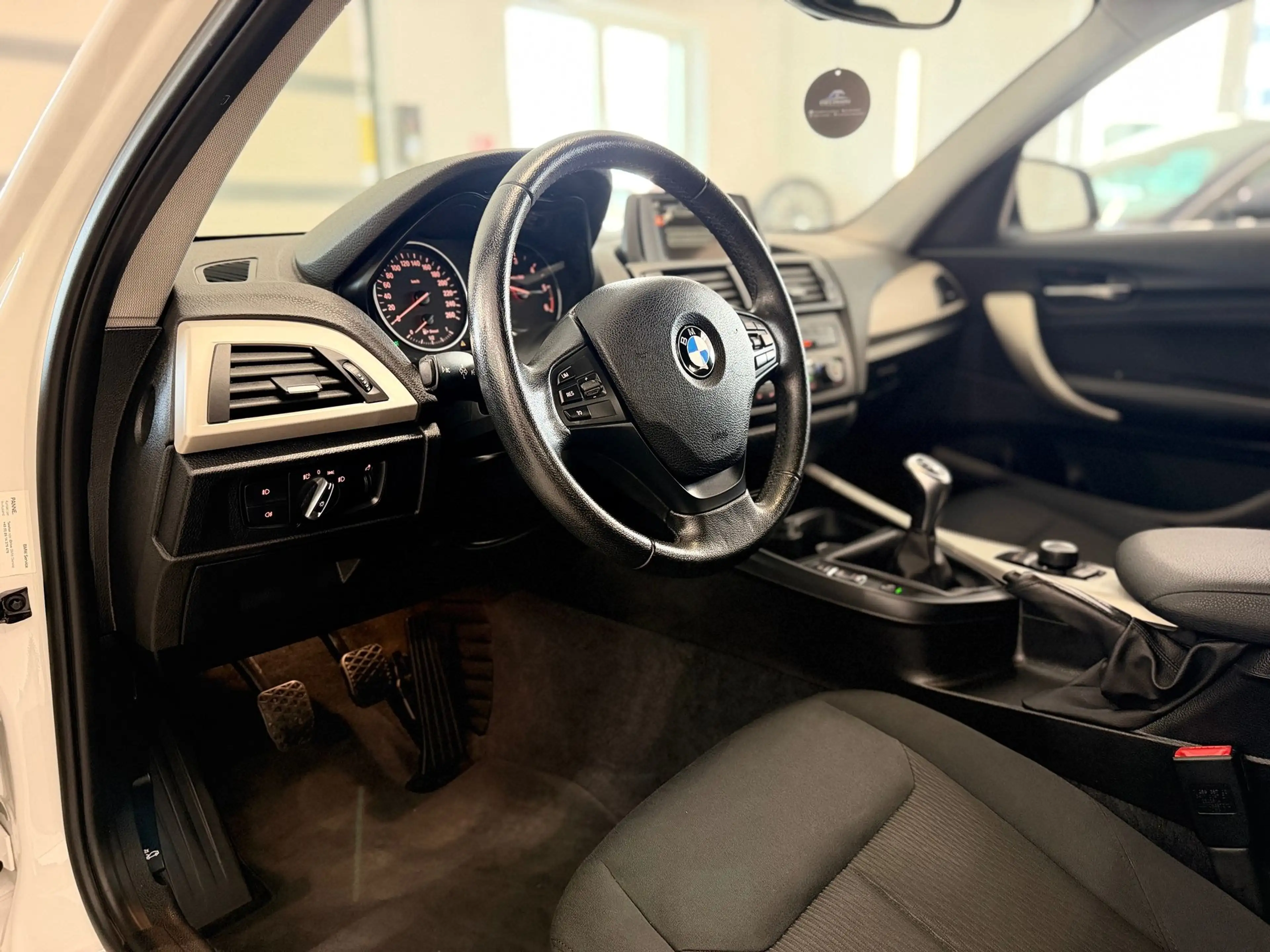 BMW 120 xDrive — photo 11