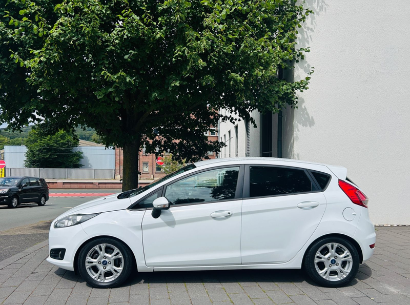 Ford Fiesta Sync Edition *Navi, SHZ, Klima* — photo 12