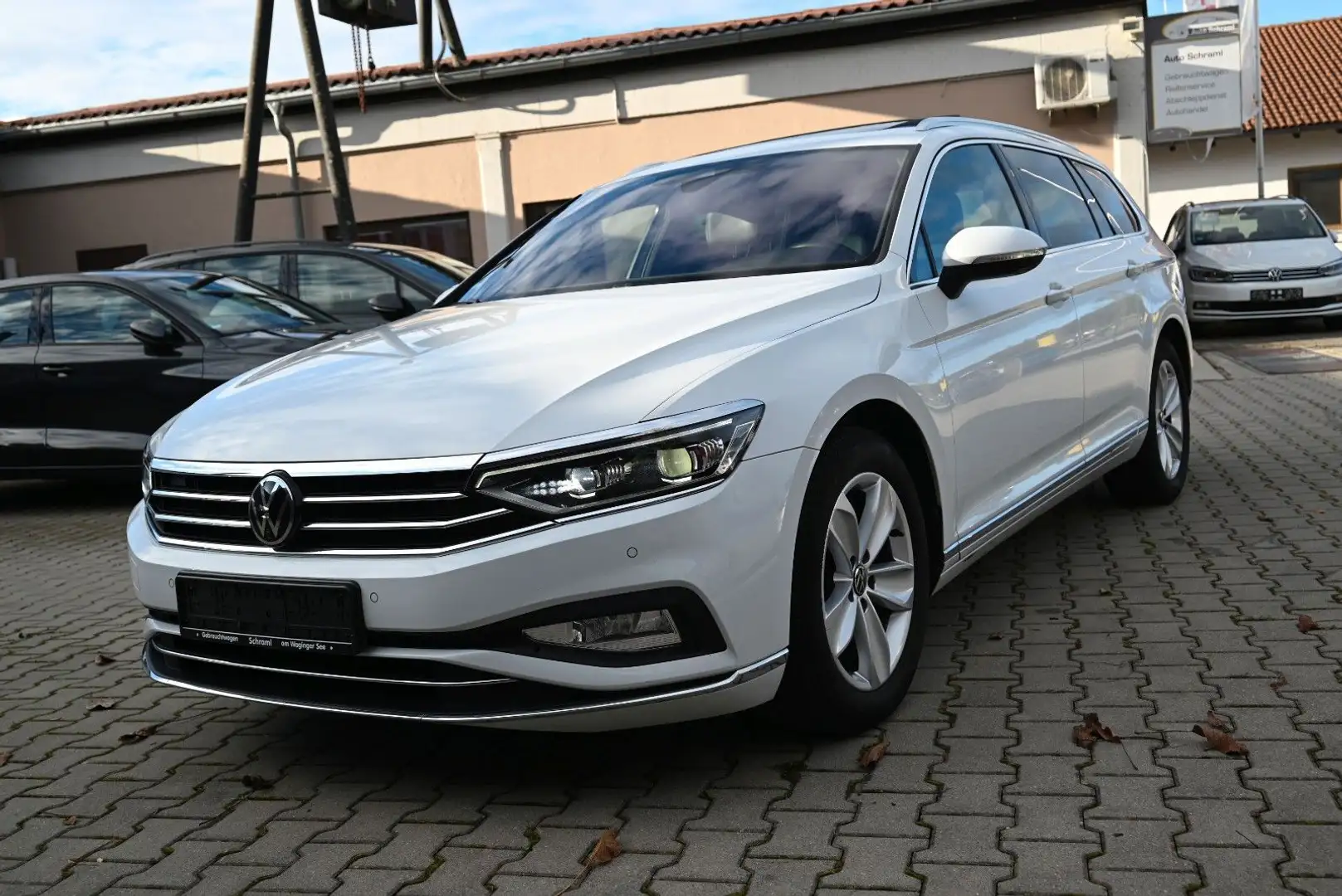 Volkswagen Passat Variant Highline/Voll/Pano/AHK/Matrix Wit - 1