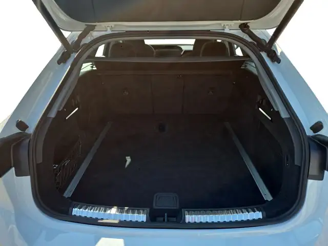 Audi A6 view 14