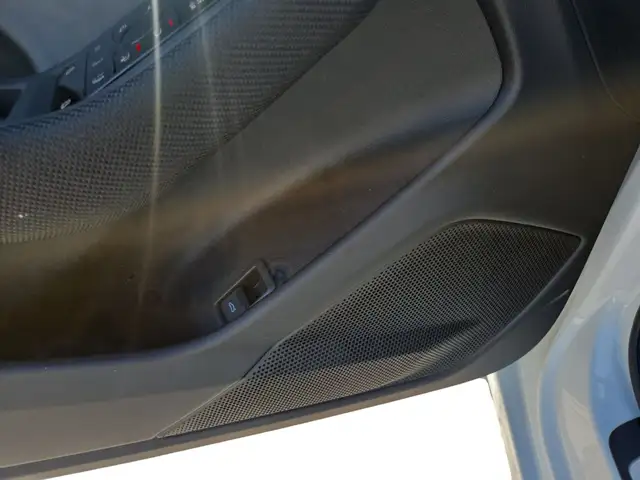 Audi A6 view 11