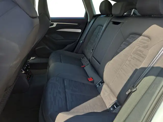 Audi A6 view 10