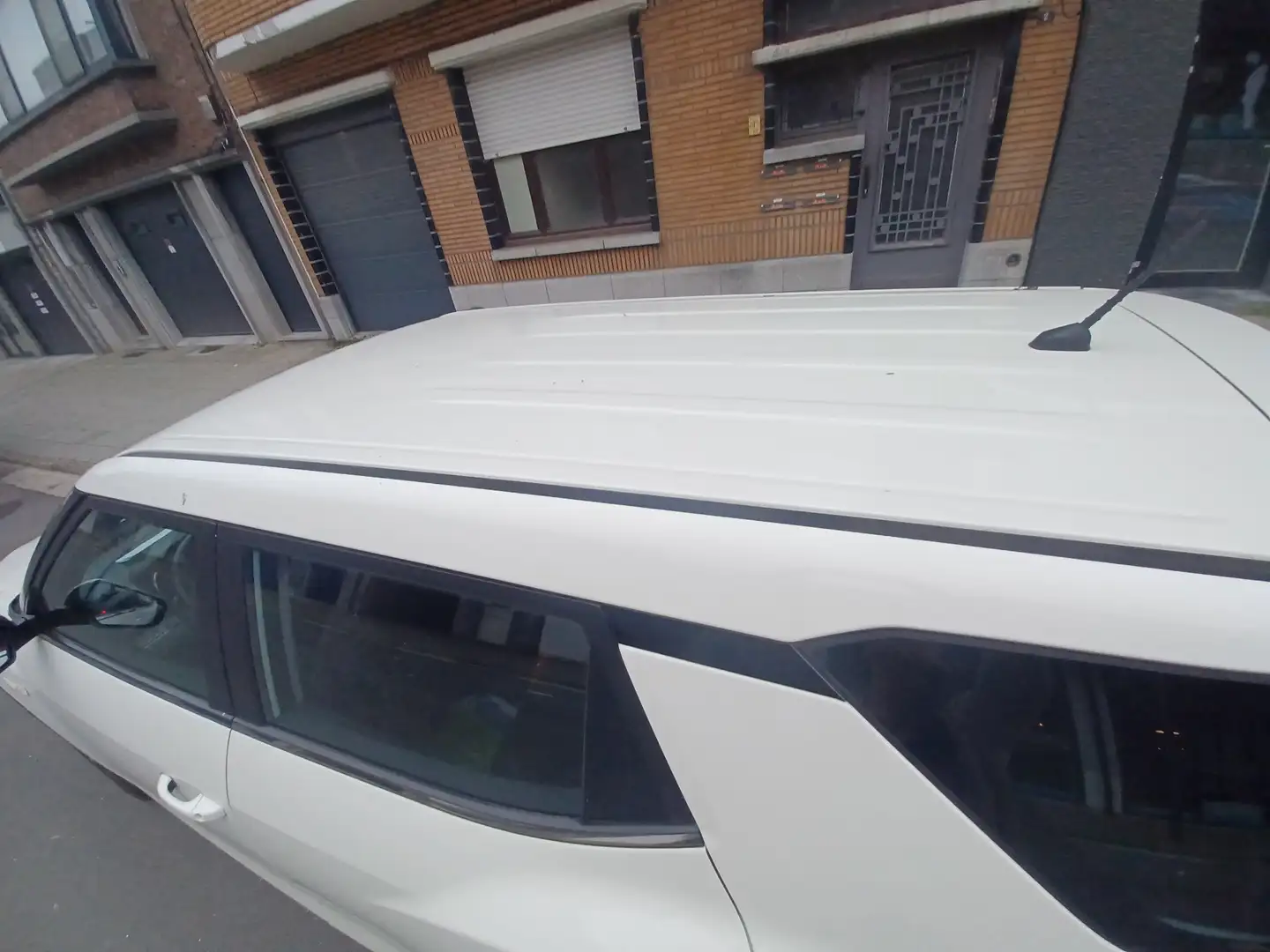 SsangYong XLV e-XGi 160 2WD Crystal - 1