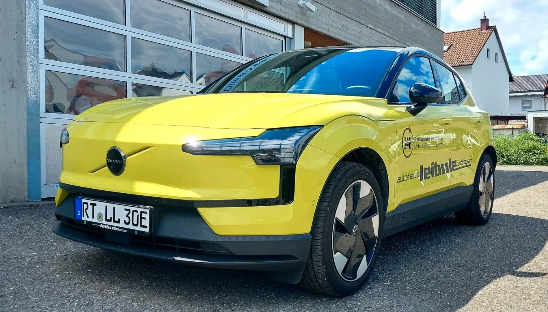 Volvo EX30 Ultra AWD Twin Motor Performance Galben - 2