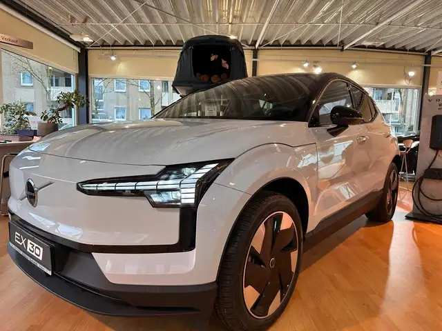 Volvo EX30 RWD Ext. Range Plus ACC,BLIS,Stand+Lenkradh