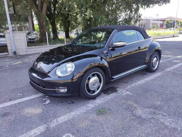 Volkswagen Maggiolino Maggiolino Cabrio 1.6 tdi Design 105cv