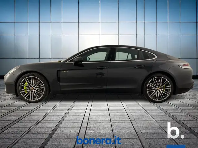 Porsche Panamera view 8