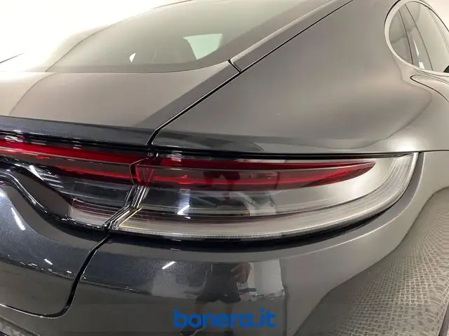 Porsche Panamera view 10