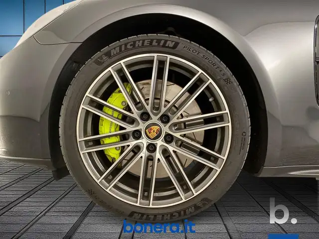 Porsche Panamera view 11