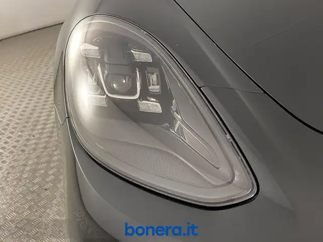 Porsche Panamera view 9