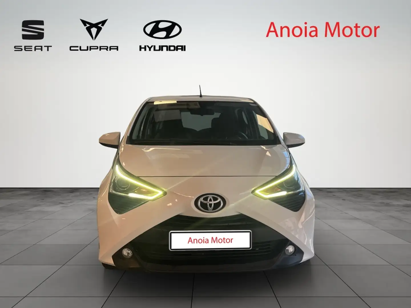 Toyota Aygo 70 x-play Blanco - 2