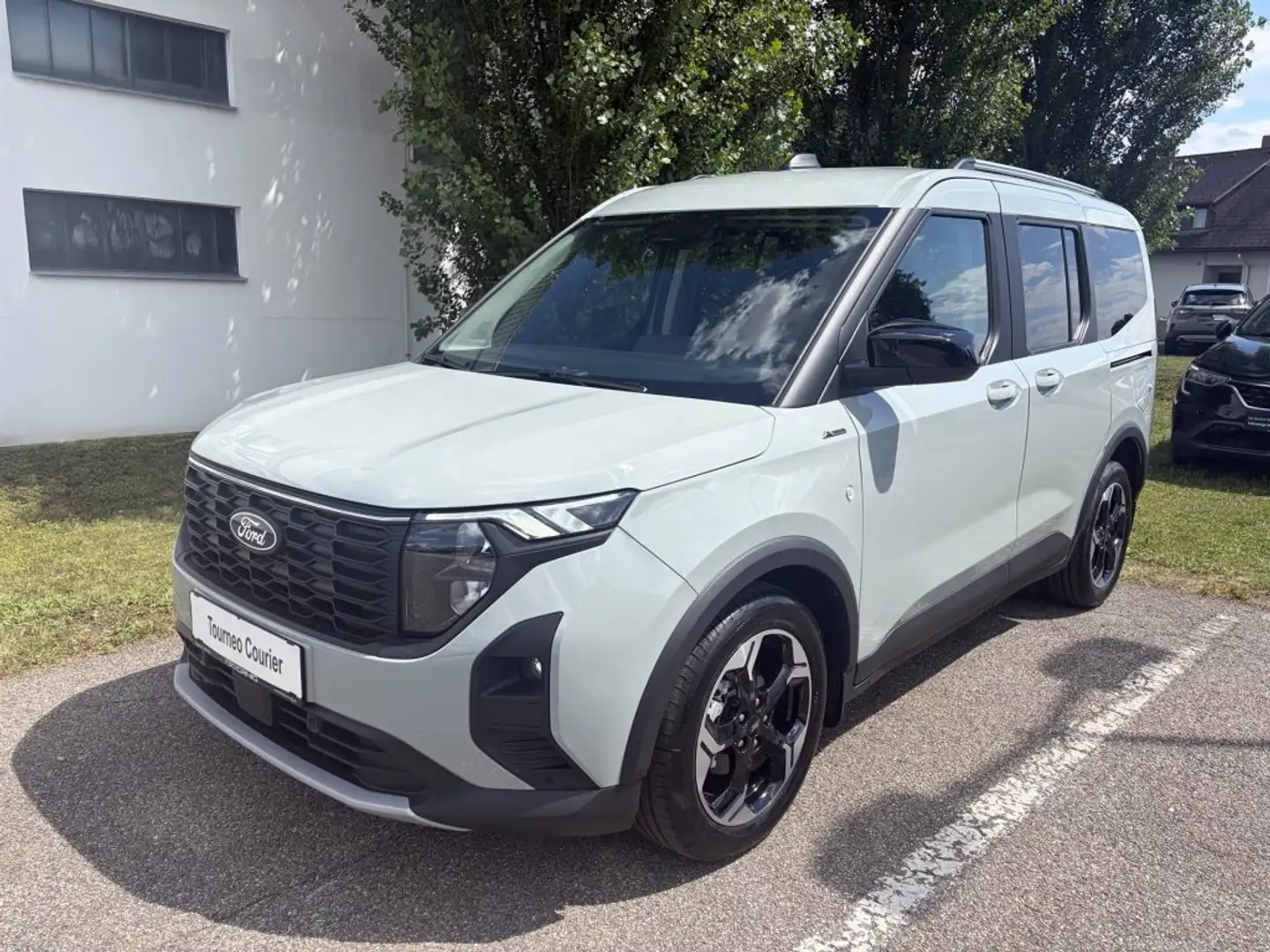 Ford E-Transit Tourneo Courier Active 1.0EcoBoost 125PS A7 Grau - 1