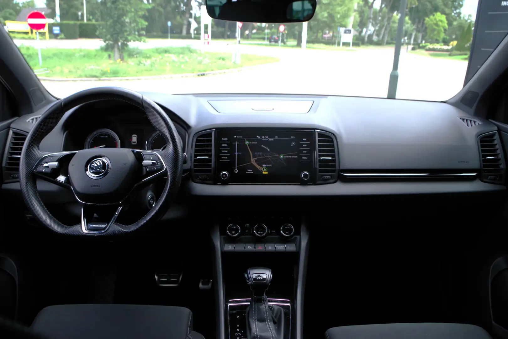 Skoda Karoq 1.5 TSI ACT Sportline 150 PK Automaat BNS, Trekhaa Negro - 2