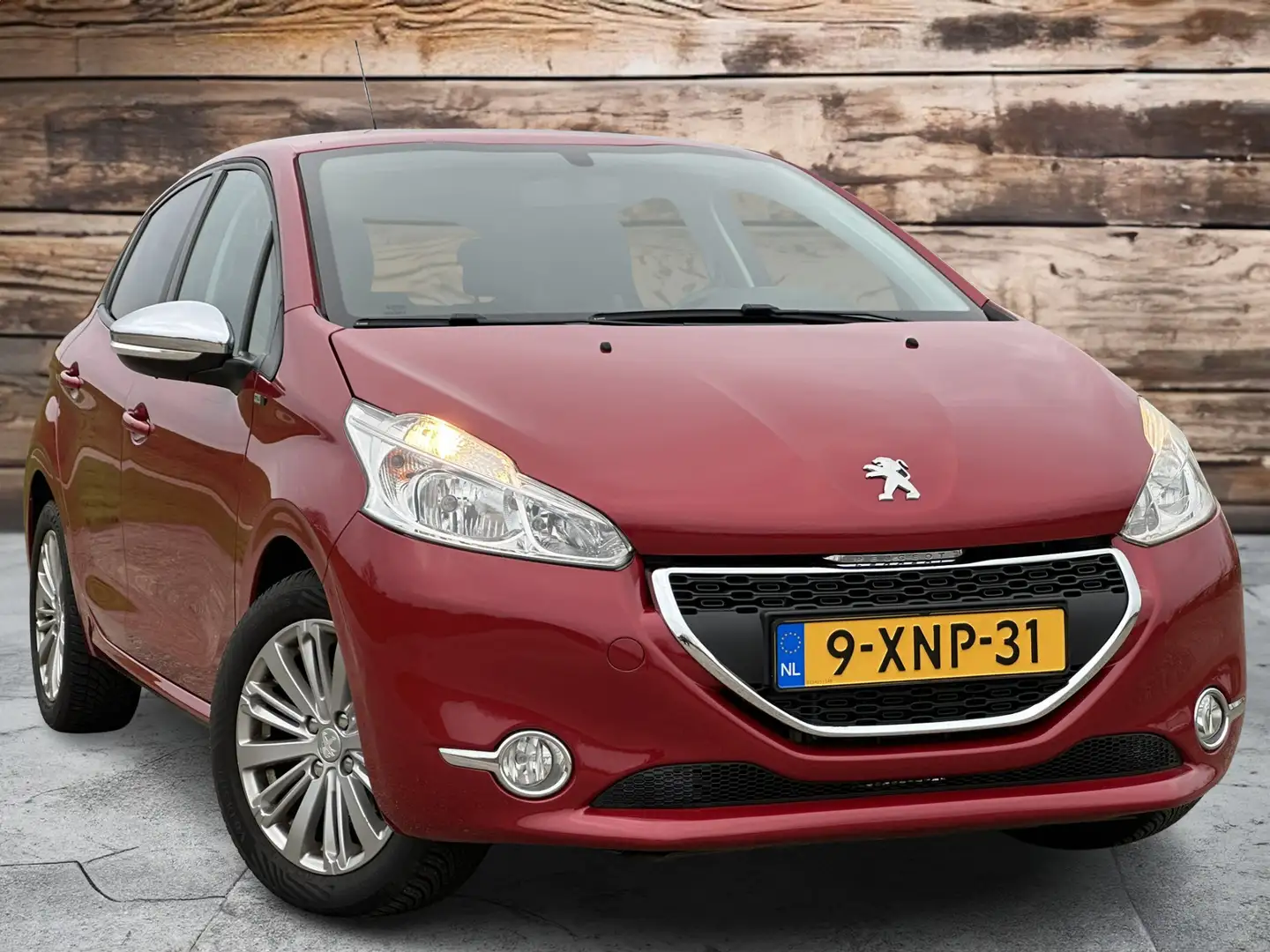 Peugeot 208 1.2 VTi Style | Navigatie | LMV | Bluetooth | NAP Rood - 2