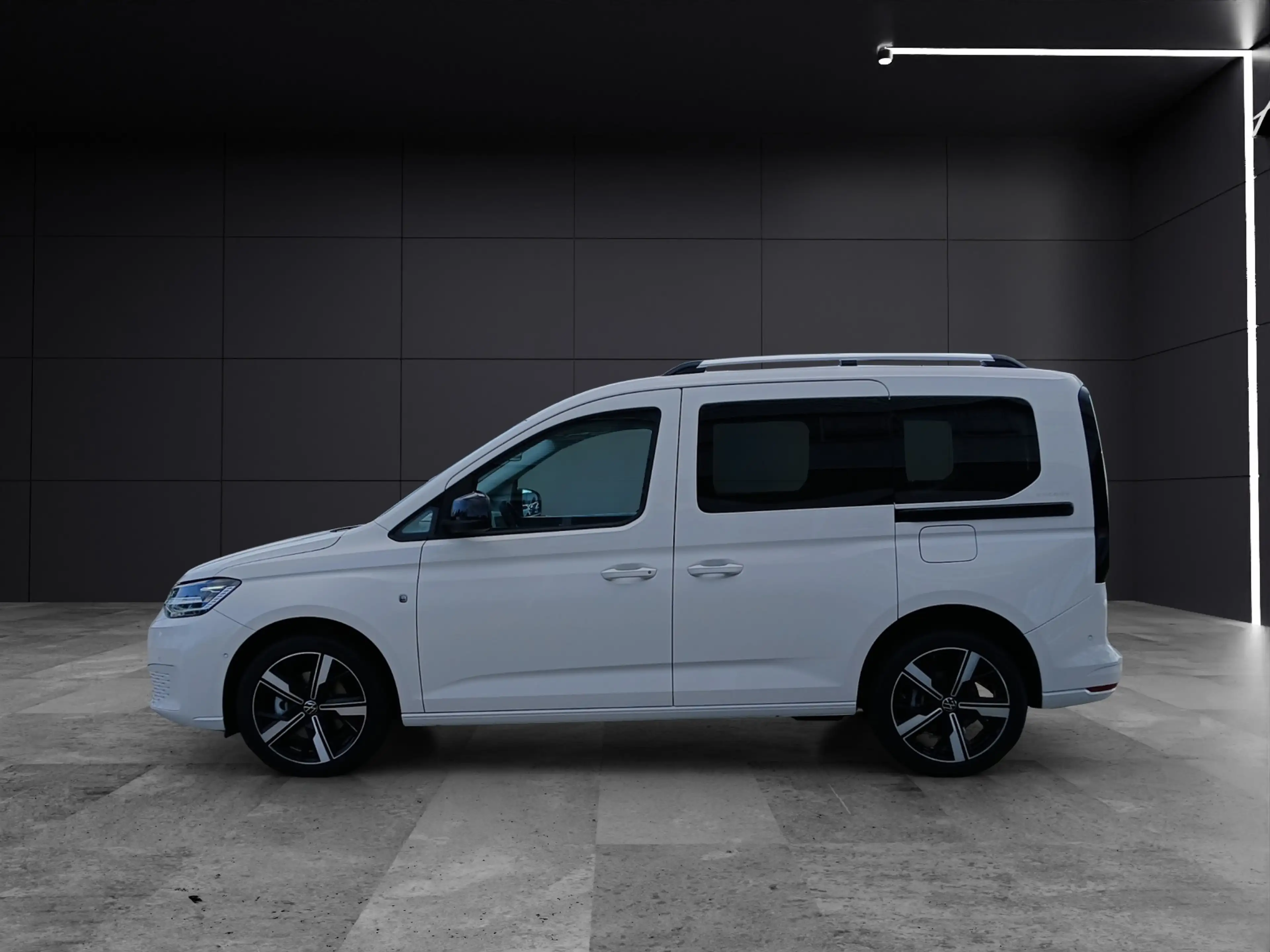 Volkswagen Caddy TDI Life 7-DSG LED AHK ACC KLIMA REAR VIEW — photo 2