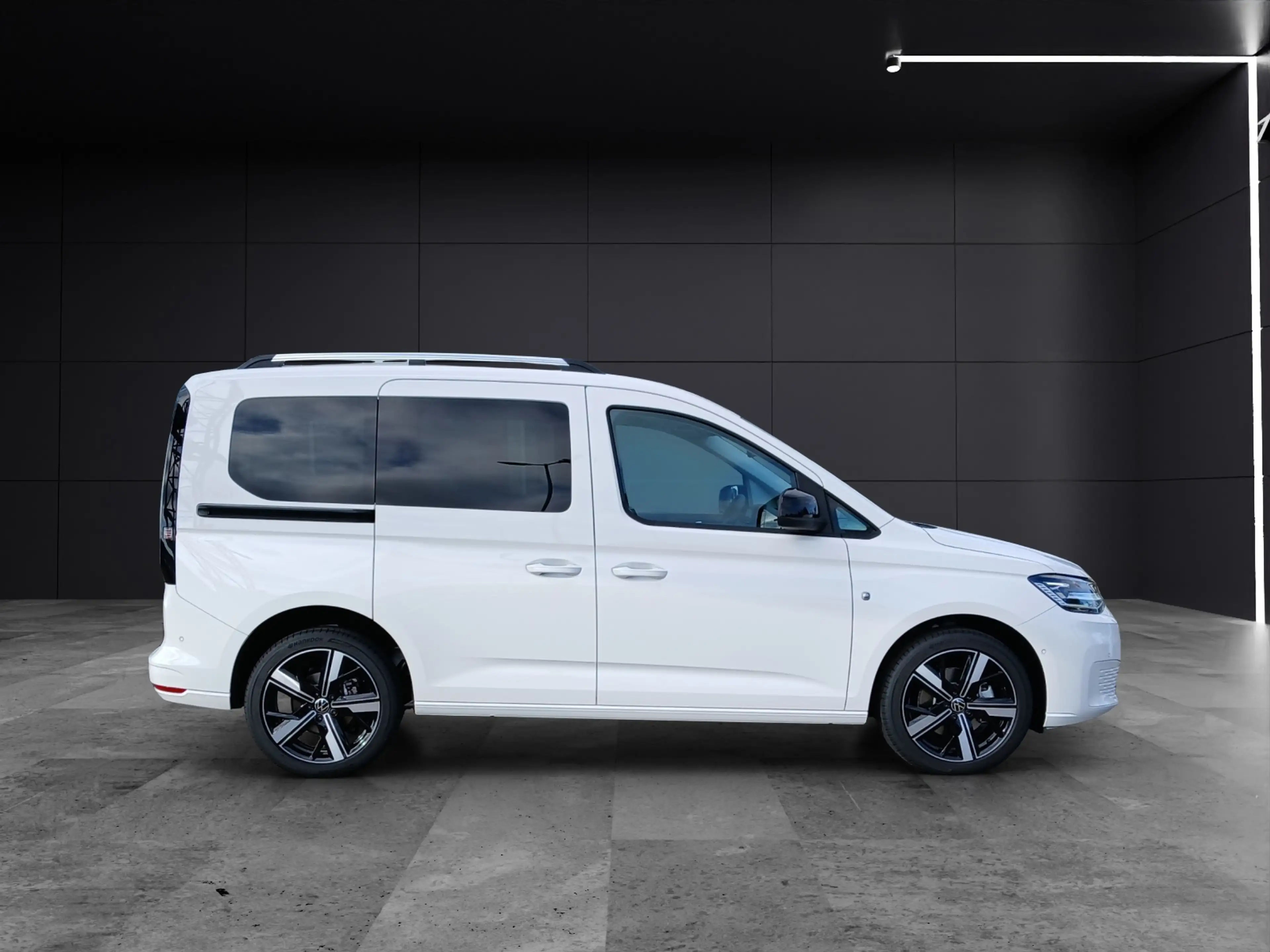 Volkswagen Caddy TDI Life 7-DSG LED AHK ACC KLIMA REAR VIEW — photo 6