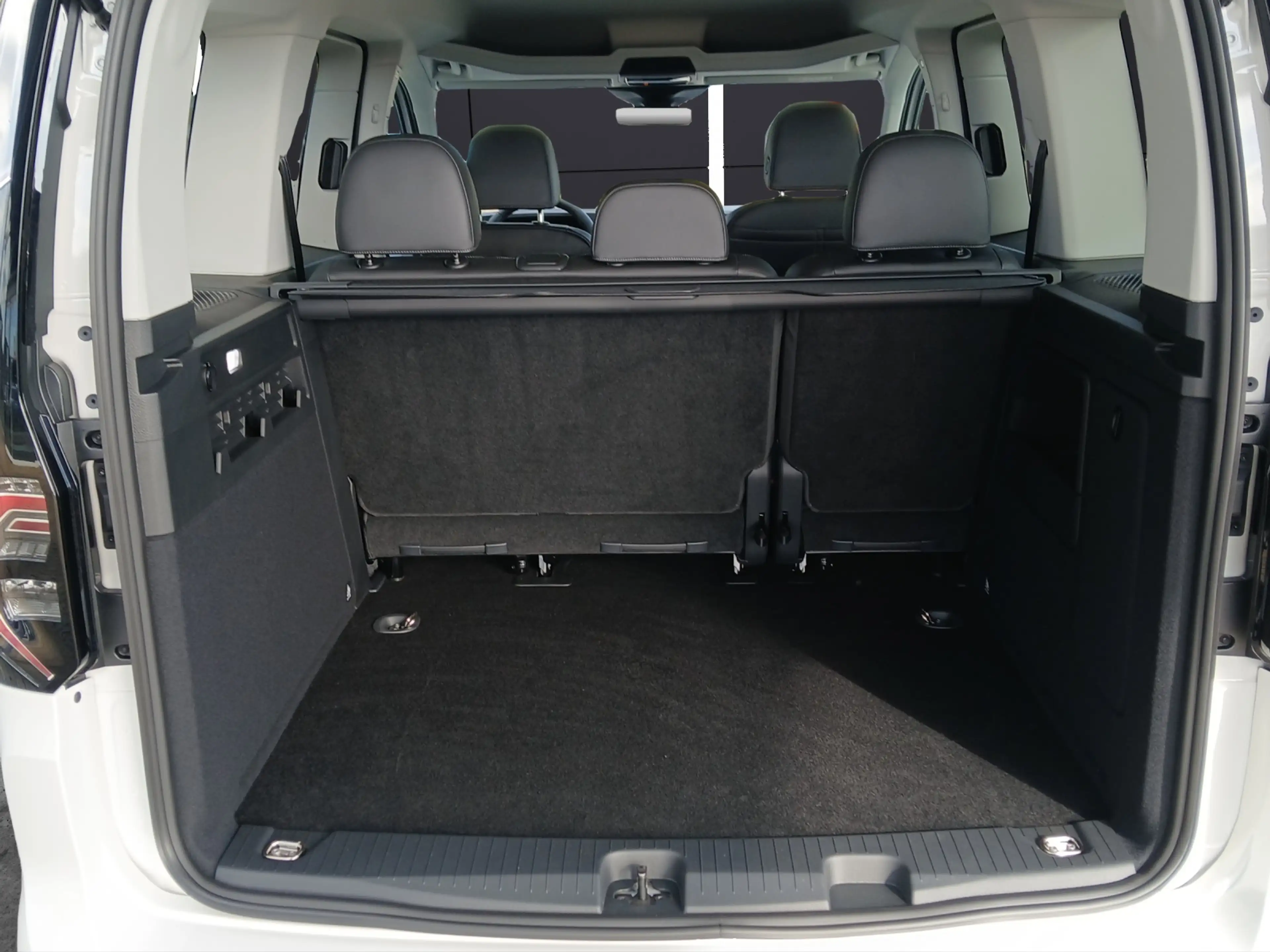 Volkswagen Caddy TDI Life 7-DSG LED AHK ACC KLIMA REAR VIEW — photo 13