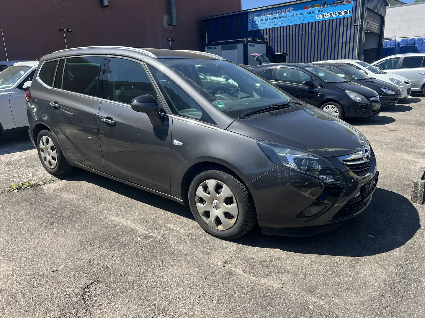 Opel Zafira Tourer Innovation 7 Sitzen siva - 2