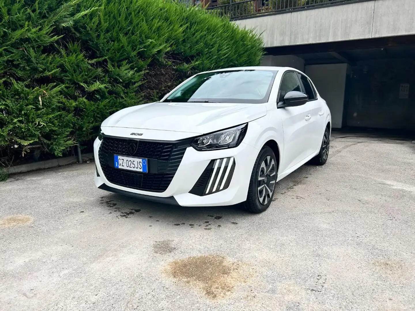 Peugeot 208 Hybrid 100 e-DCS6 Style Blanc - 1