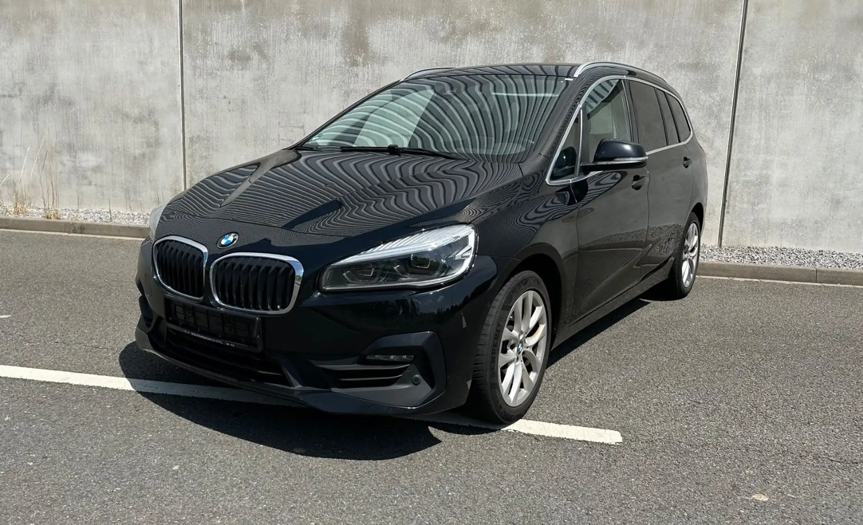 BMW 218 X-Drive Zwart - 1
