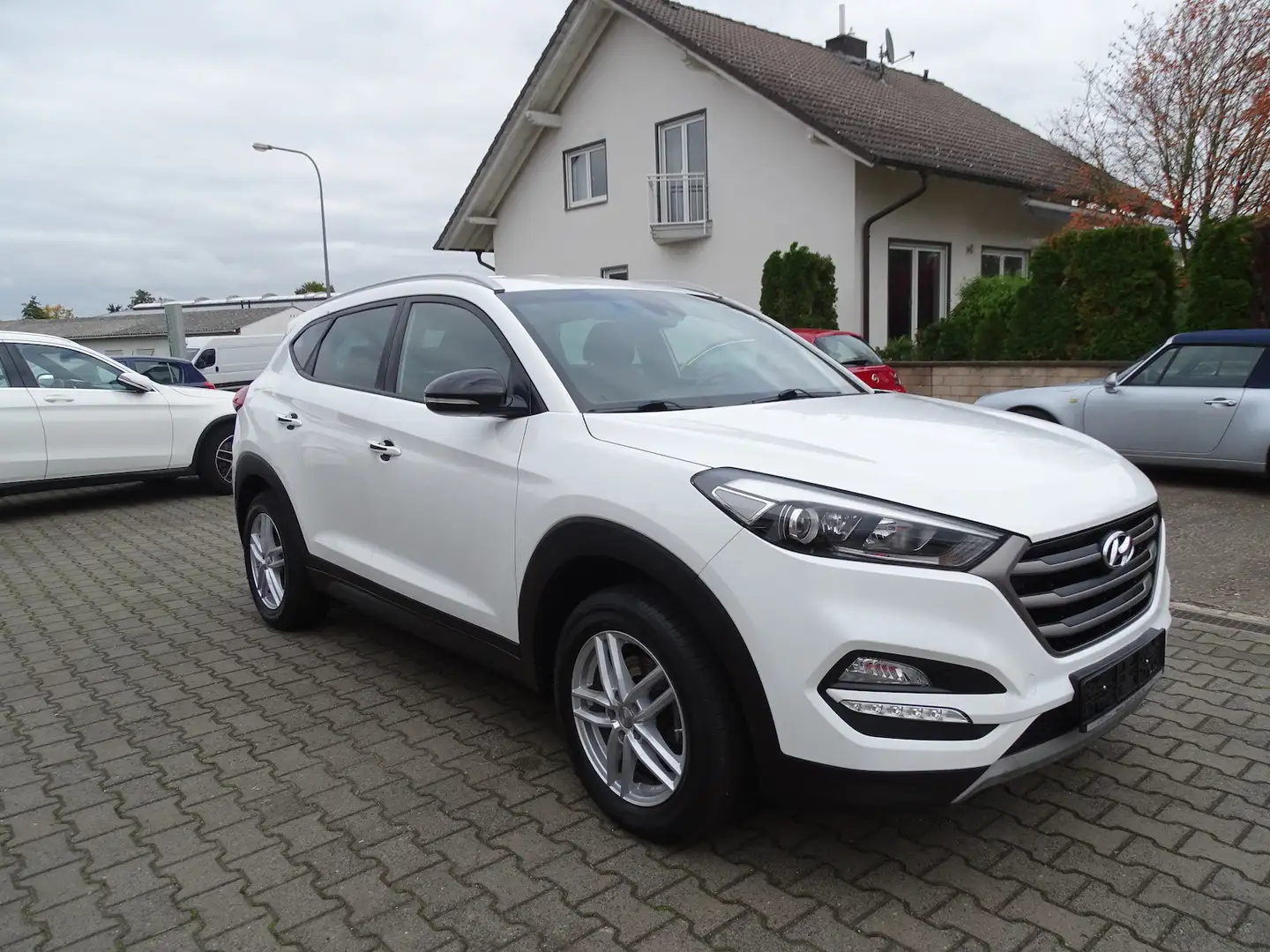 Hyundai TUCSON blue Passion 2WD Klima, Navigation, Sitzheizung Weiß - 1