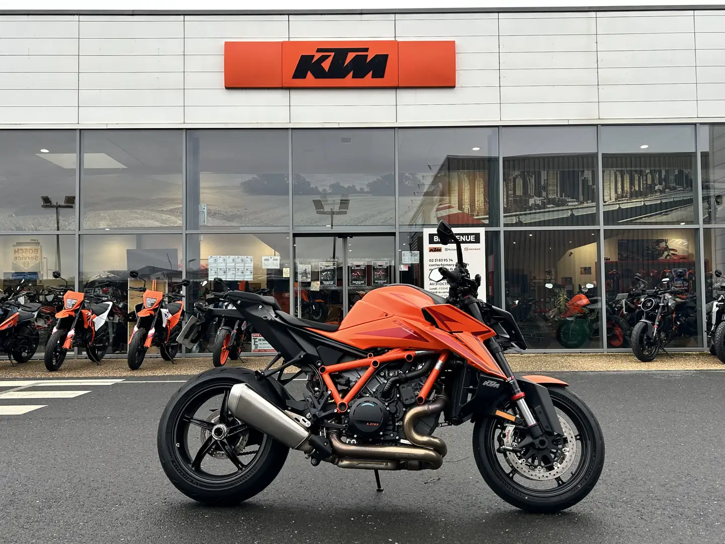 KTM 1390 Super Duke R - 1