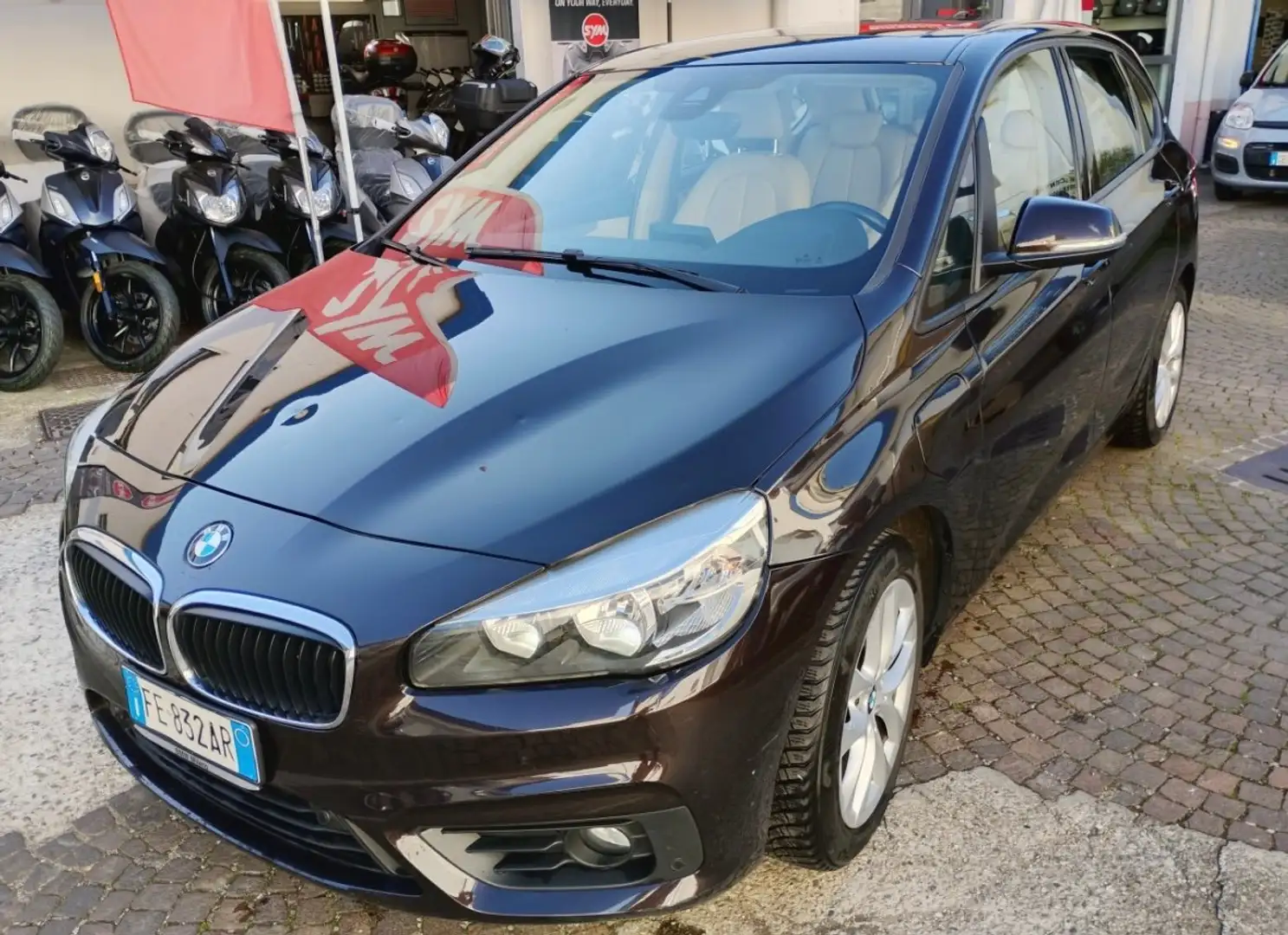 BMW 225 plugin 4x4 Luxury auto Noir - 1