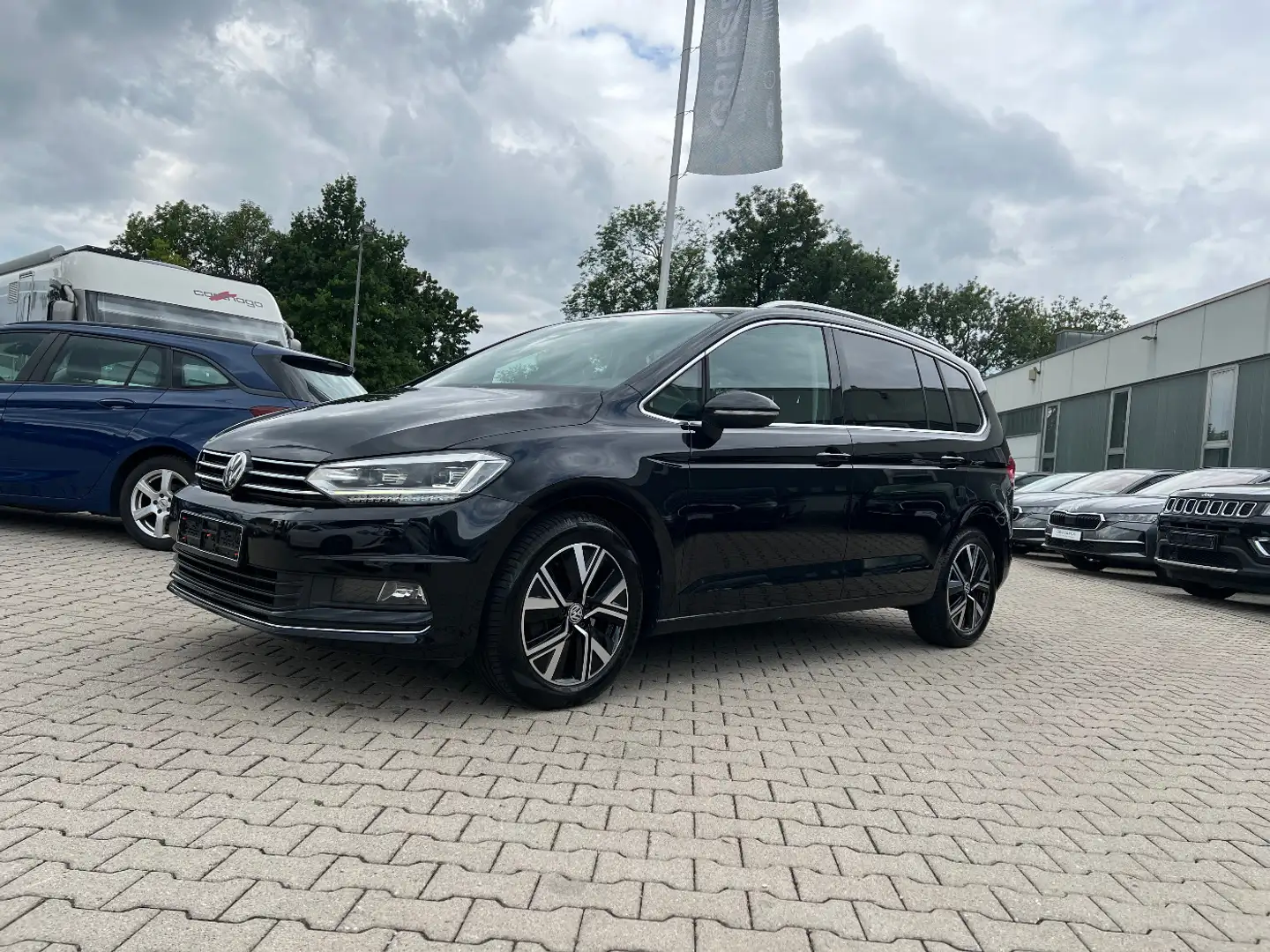 Volkswagen Touran 2.0 TDI Highline LED Navi Standh. ACC AHK Schwarz - 1