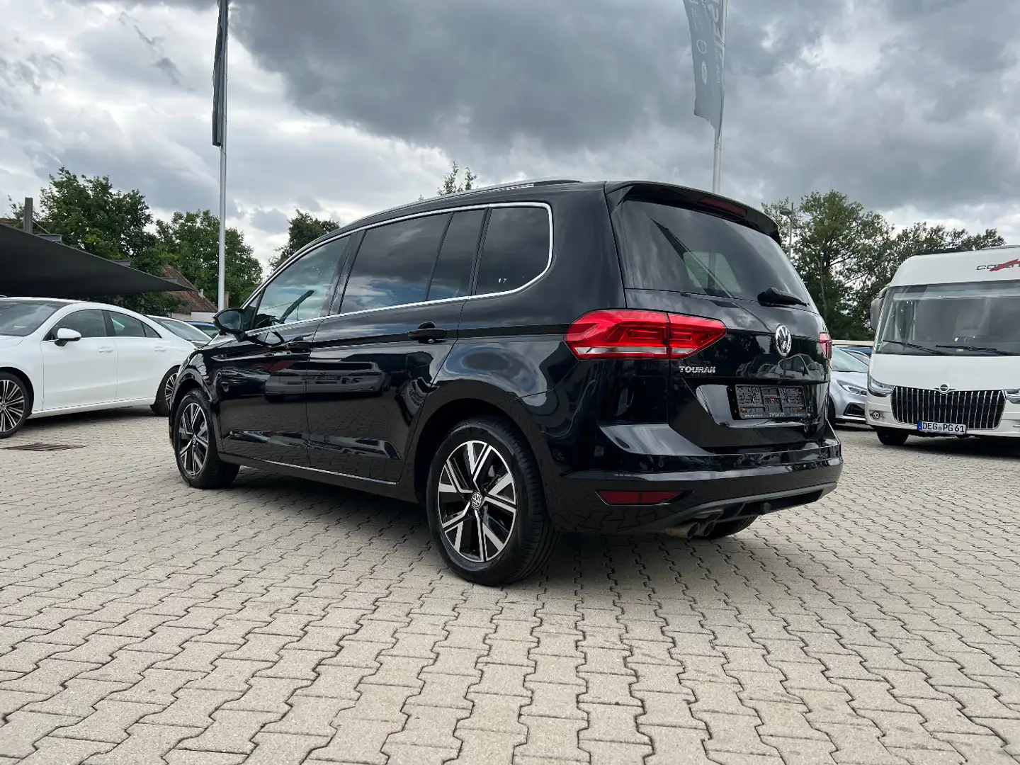Volkswagen Touran 2.0 TDI Highline LED Navi Standh. ACC AHK Schwarz - 2