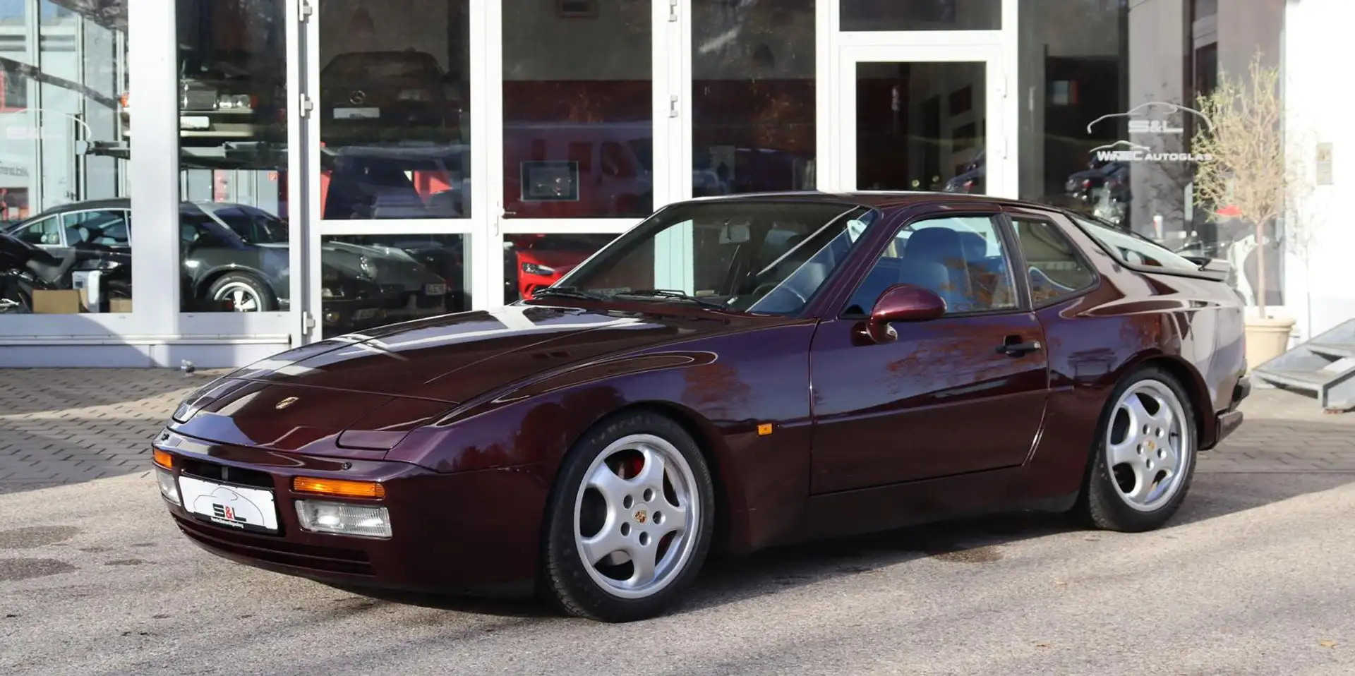 Porsche 944 Turbo - 1