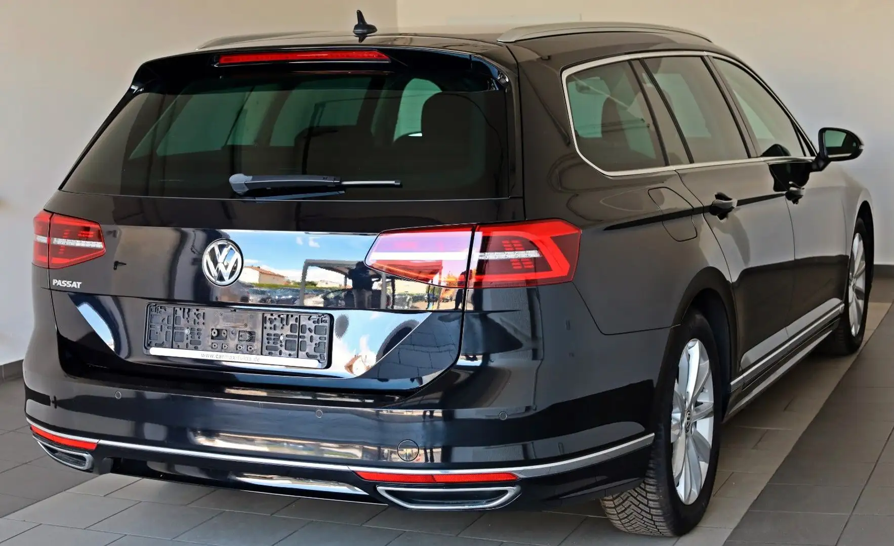 Volkswagen Passat Variant Highline R Line T.Leder,Navi,LED Black - 2